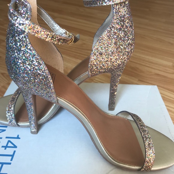Gold glitter ankle strap high heels - Picture 3 of 6
